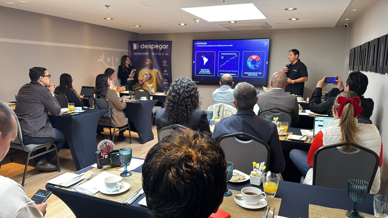 Encuentro con líderes de opinión y directores de medios organizado para Despegar Colombia