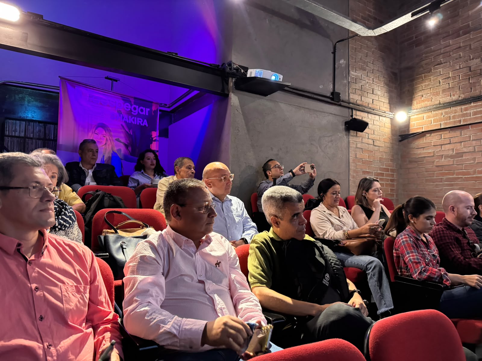 Público en el auditorio del encuentro Despegar Medellín